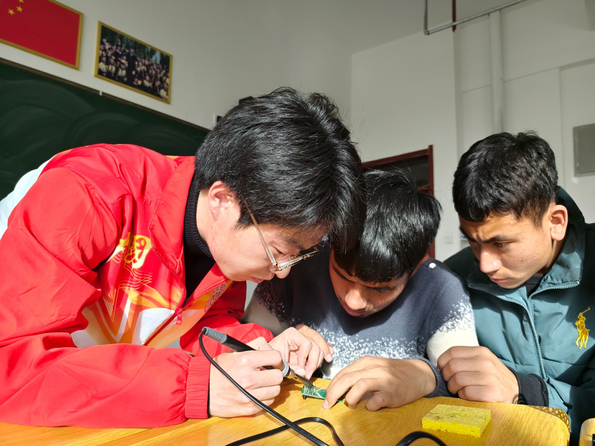 2023 年 12 月,学校新疆职教支教团在新疆支教。 2023 年 12 月,学校新疆职教支教团在新疆支教。